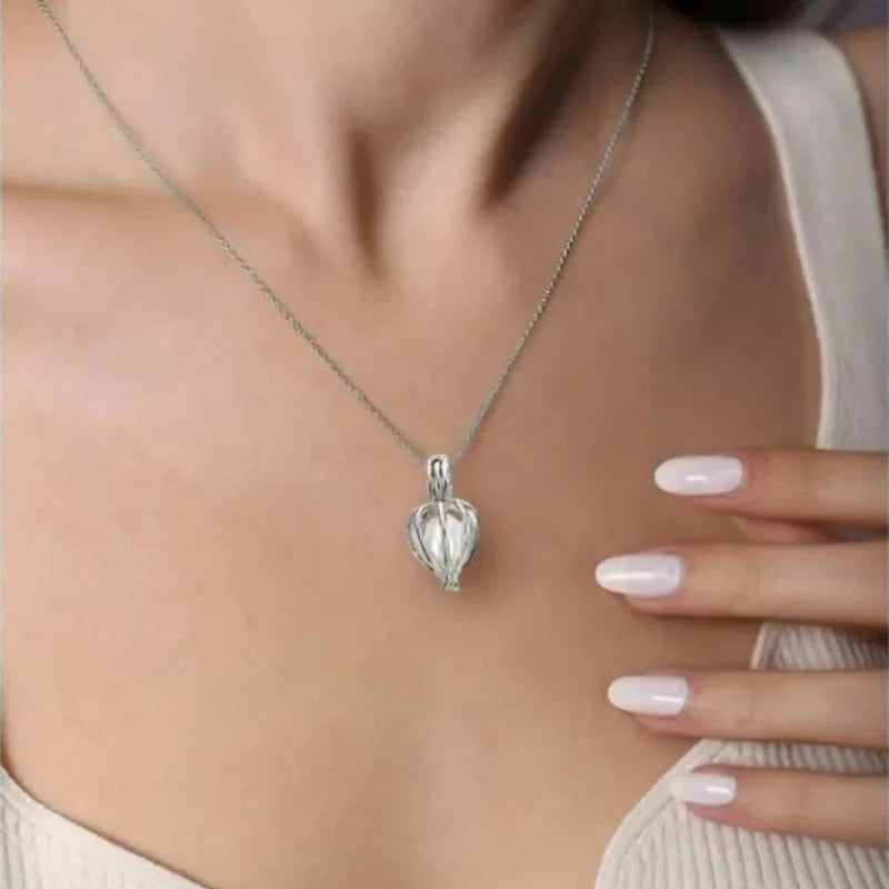 قلادة من قلب المحار النادر